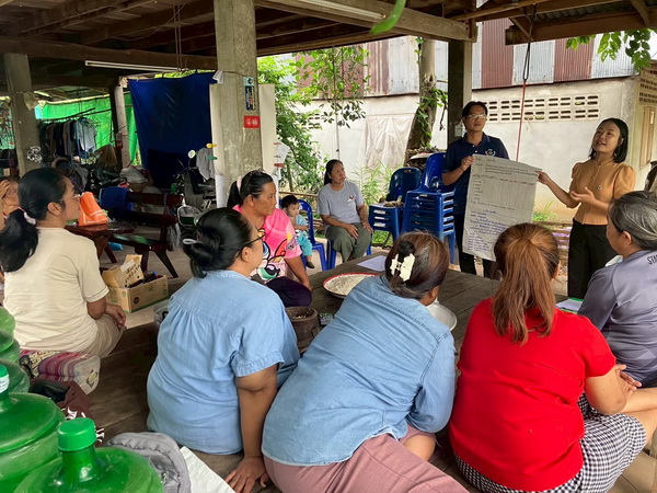 ส่งเสริมอาชีพครัวเรือนยากจนเป้าหมาย