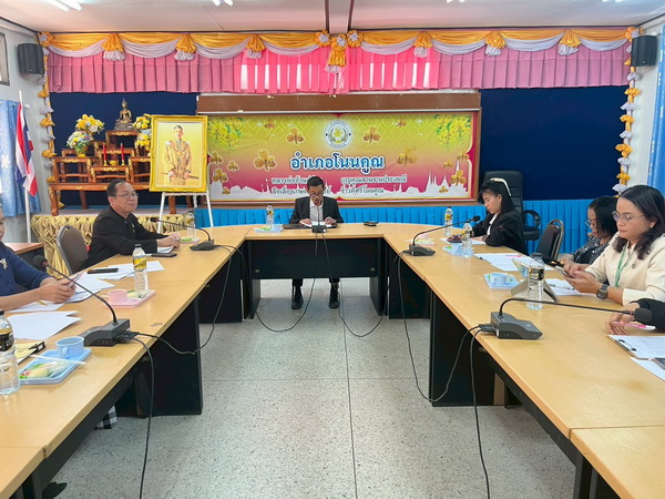 พช. โนนคูณ จัดประชุมคณะอนุกรรมการกลั่นกรองและติดตามการดำเนินงานกองทุนพัฒนาบทบาทสตรี