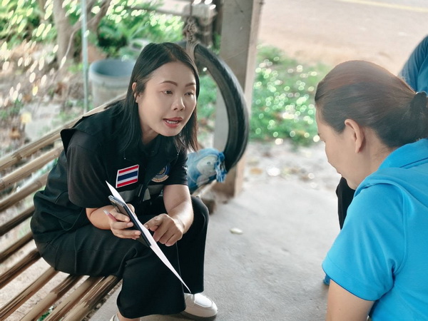 พช.โนนคูณ ลงพื้นที่เชิงรุก! ล้อมวงจับเข่าคุยลูกหนี้กองทุนบทบาทสตรี เกินเดดไลน์ มุ่งหาทางออกร่วมกัน